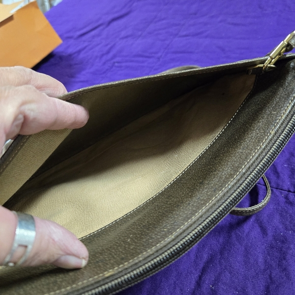 VINTAGE GUCCI MONOGRAM GG SUPREME SHERRY LINE CROSSBODY - Picture 8 of 8